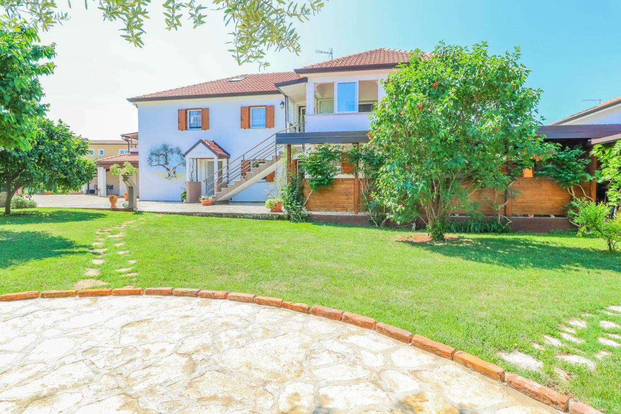 Pension Nina Umag Exterior photo